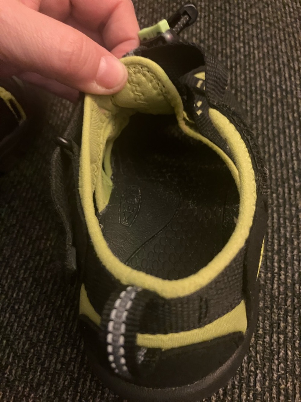 Keen Big Kids' Newport H2 sandal black and green quick-dry water shoe size 2 - Picture 9 of 12